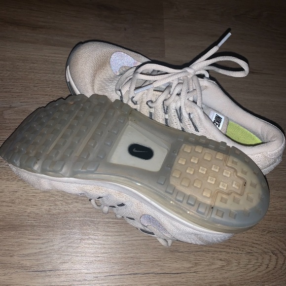 Nike shoes - Picture 5 of 7